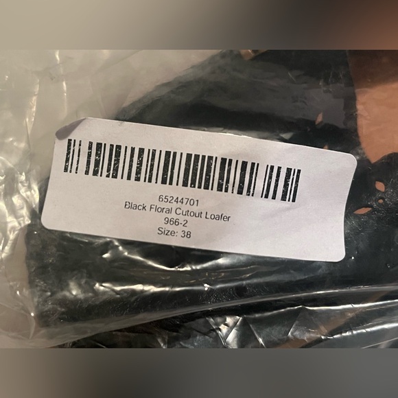 Black Floral Cut Out Loafers Size 38 (8.5) NWT - Picture 4 of 5